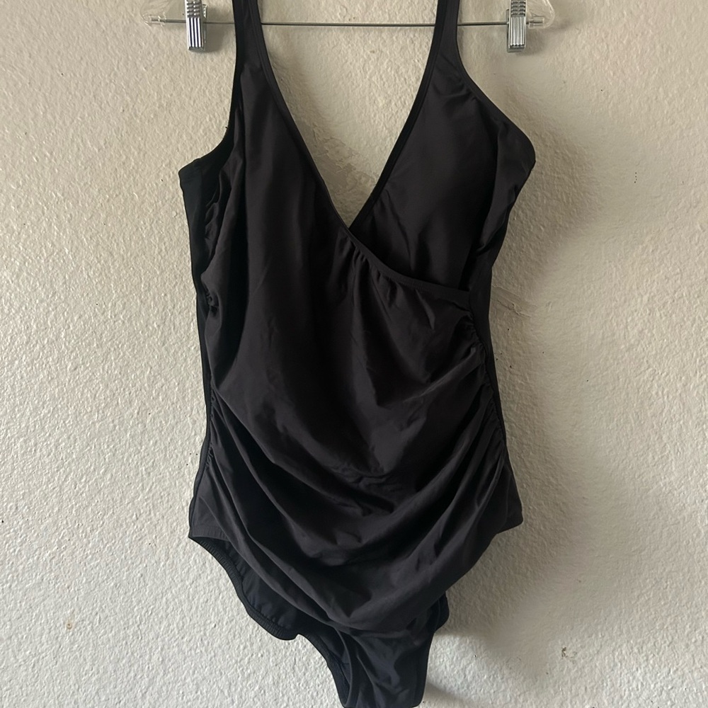 Miradonna By MIRACLESUIT Women’s one pc Swimsuit Black sz 16 no padding - Picture 1 of 10